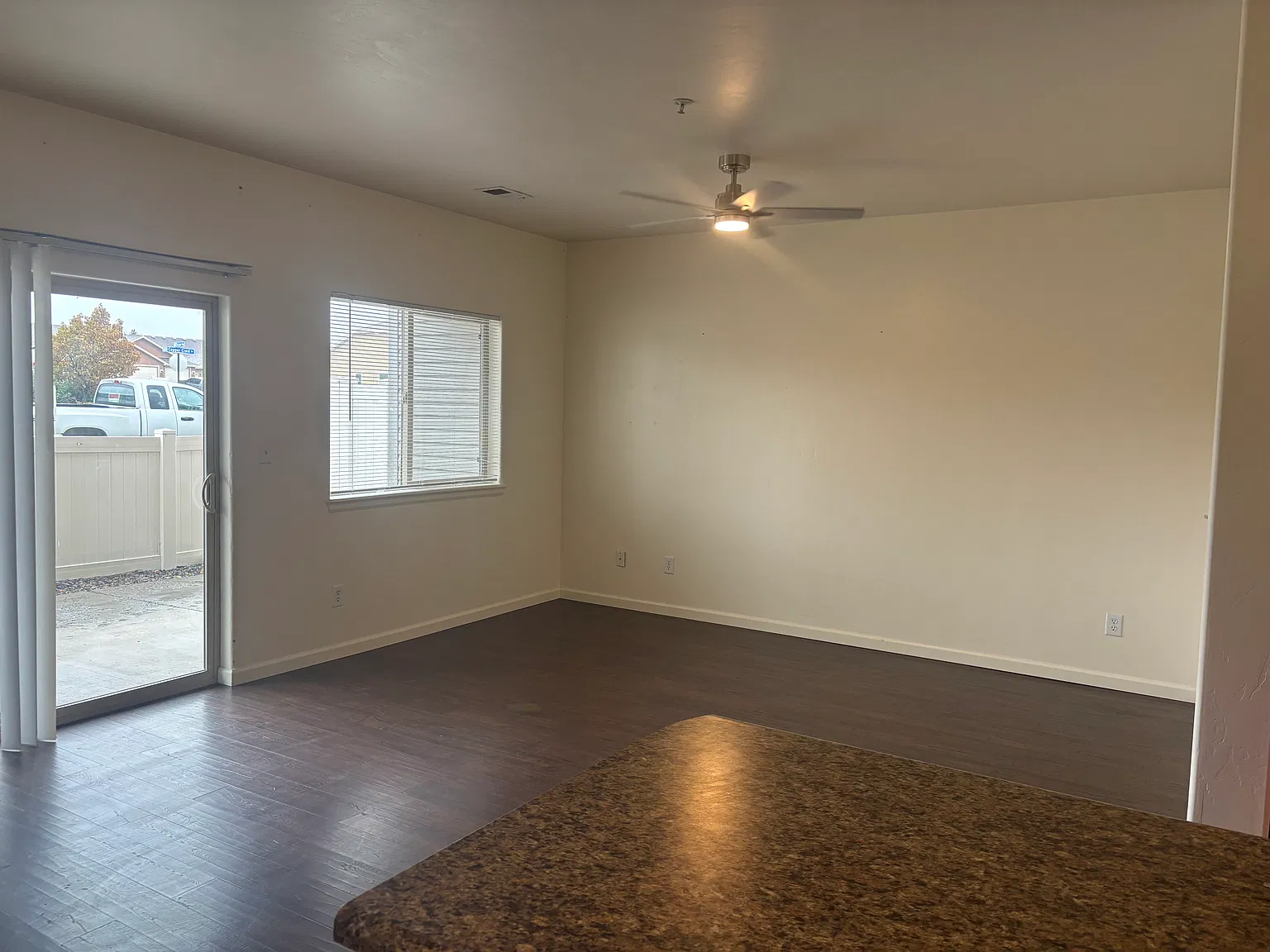 2 bed, 1043 sqft, $1,650 — Photo 4
