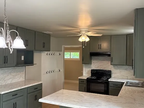 38 Hill St, West Point, MS 39773