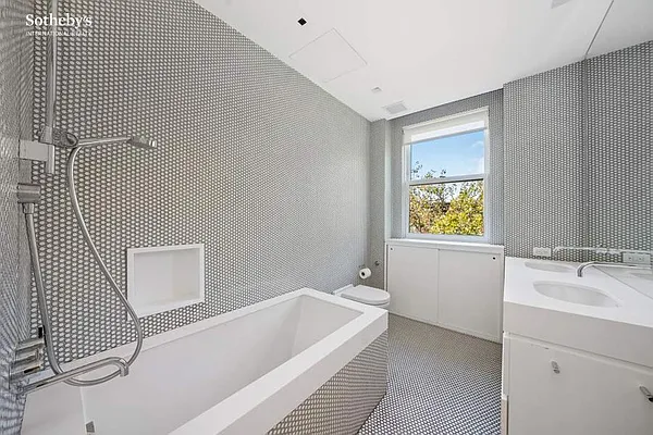 Sold by Sotheby's International Realty | media 31