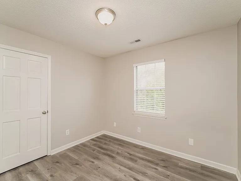 8908 Chesham Dr — Photo 14