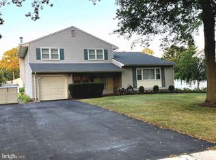 10 Beechcroft Dr, East Windsor, NJ 08520
