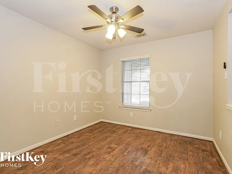 29311 Legends Hill Dr — Photo 6