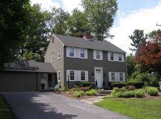 17 W Bayberry Rd, Glenmont, NY 12077