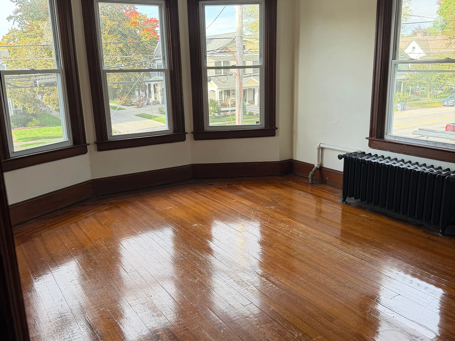 Large Two Bedroom Apartment Walking Distance to Downtown — Photo 1