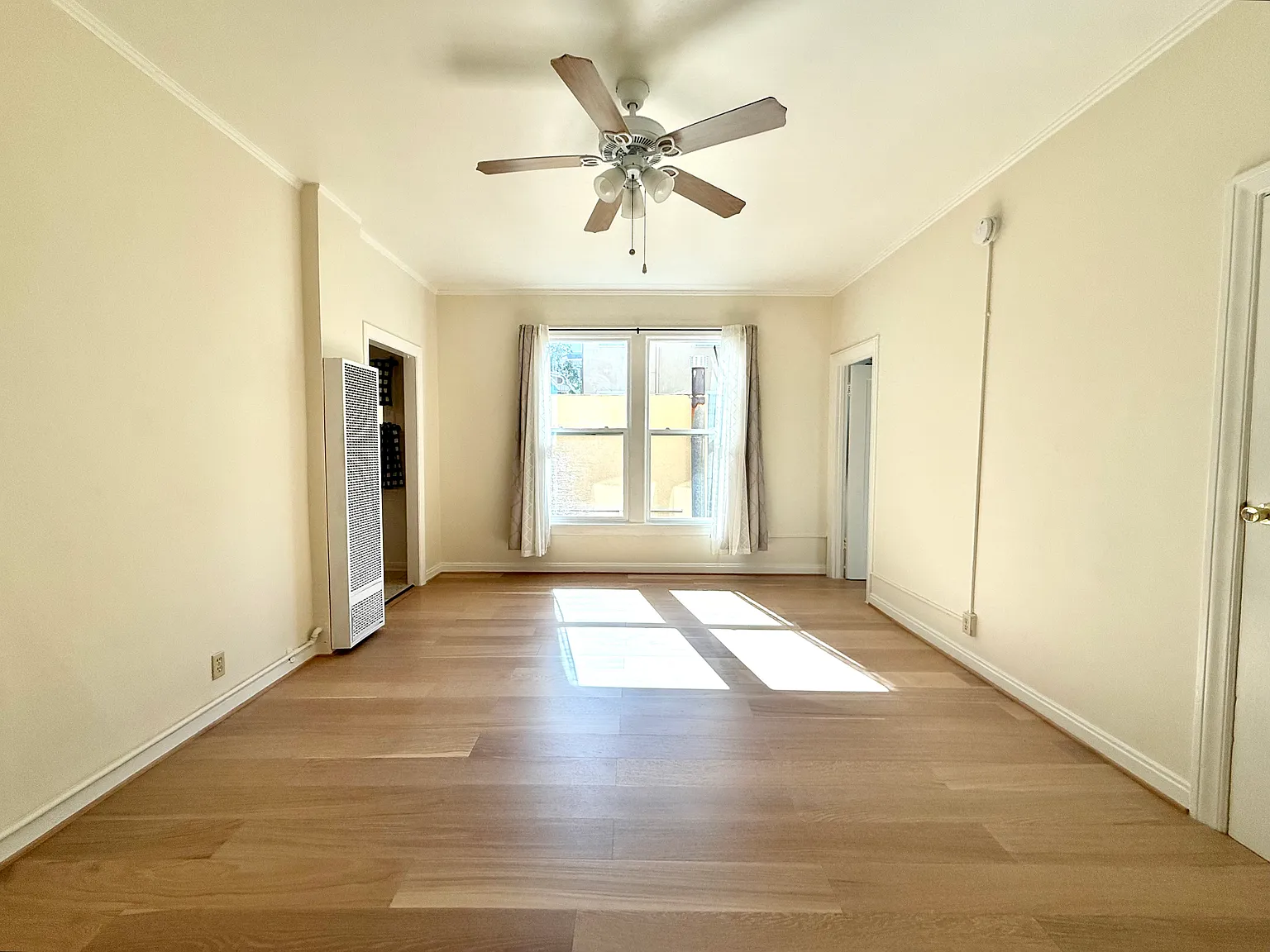 Studio, 400 sqft, $1,400 — Photo 2
