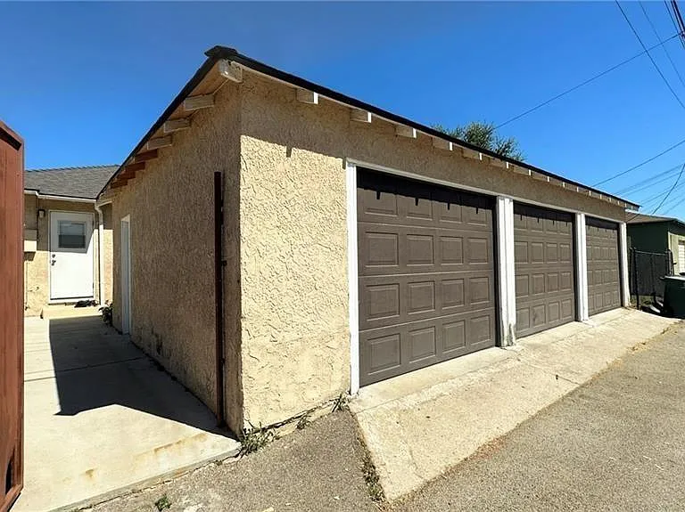 2569 N Brighton St — Photo 12