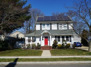 91 Johnson Ave, Malverne, NY 11565