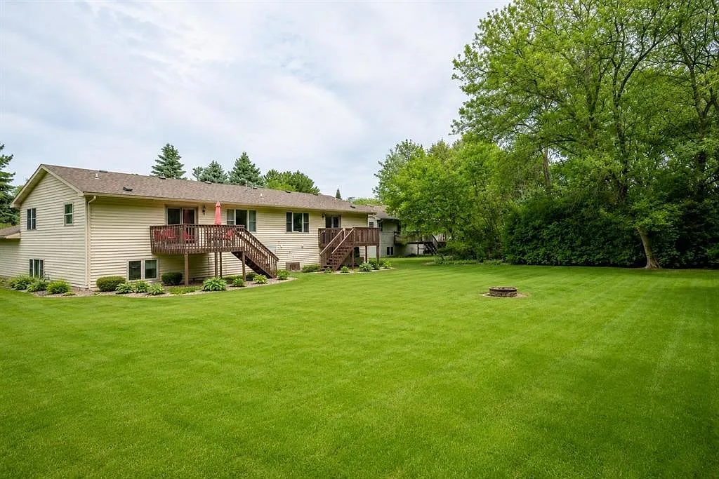 3 bed, 2.0 bath, 1800 sqft, $2,595 — Photo 3