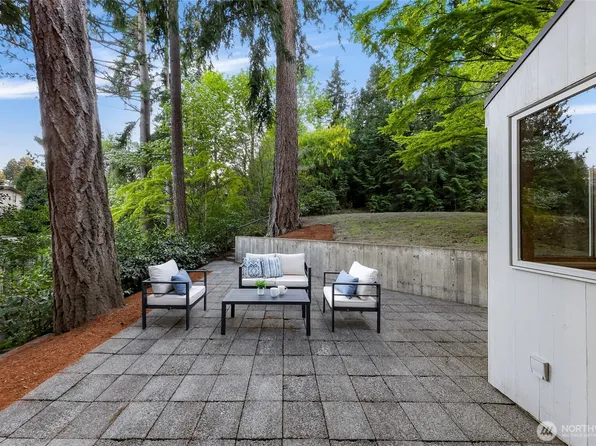 2261 W Lake Sammamish Parkway SE, Bellevue, WA 98008