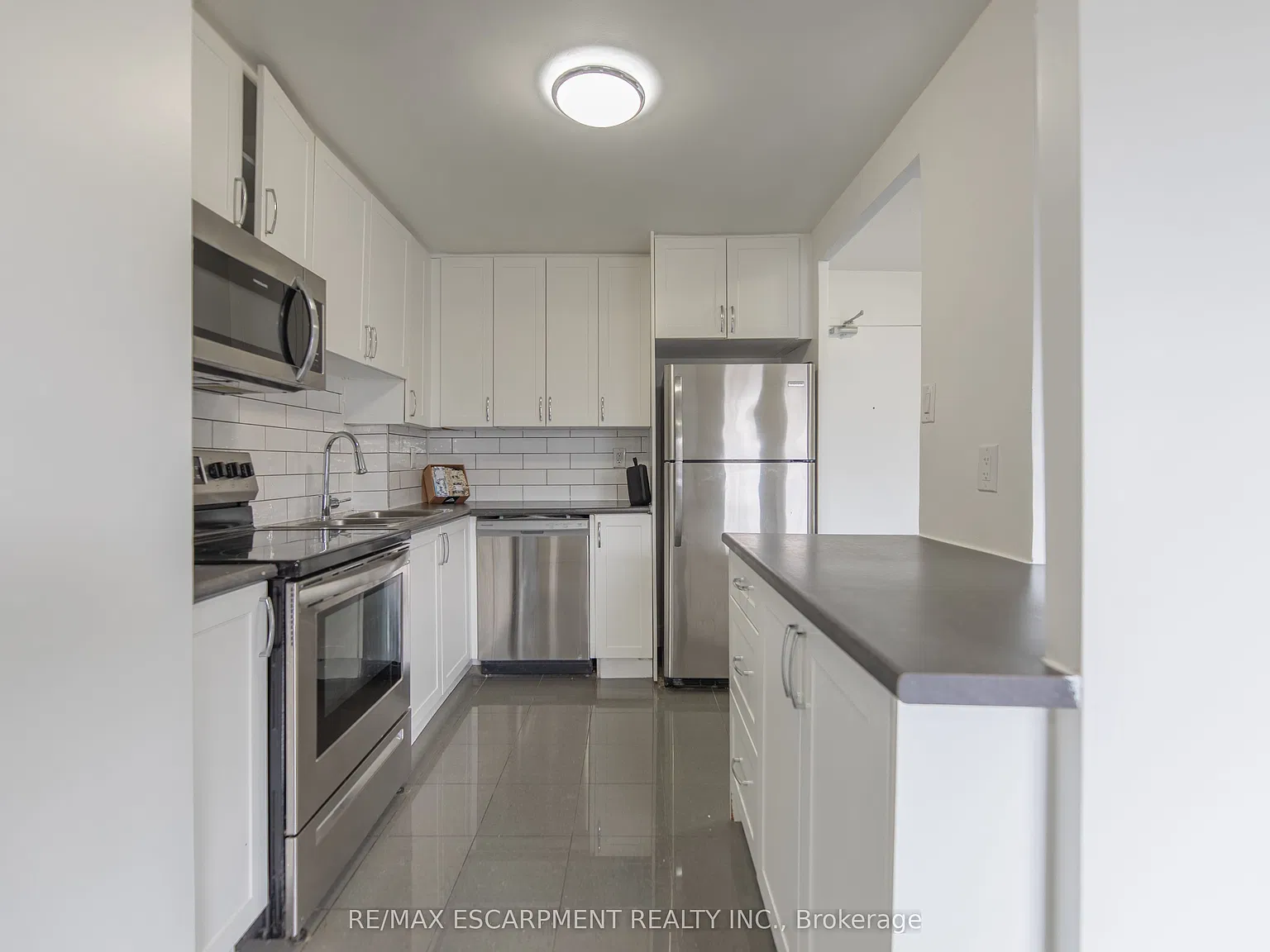 2 bed, $1,899 — Photo 1