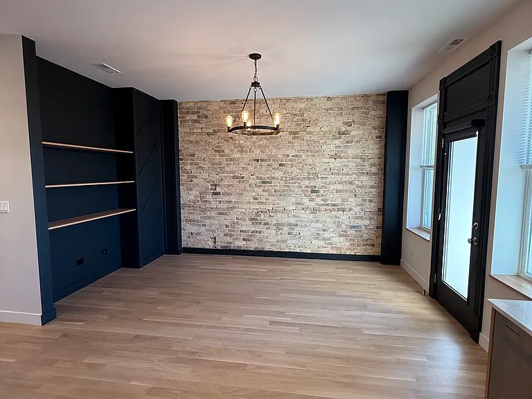 927 N Mozart St #1F — Photo 2