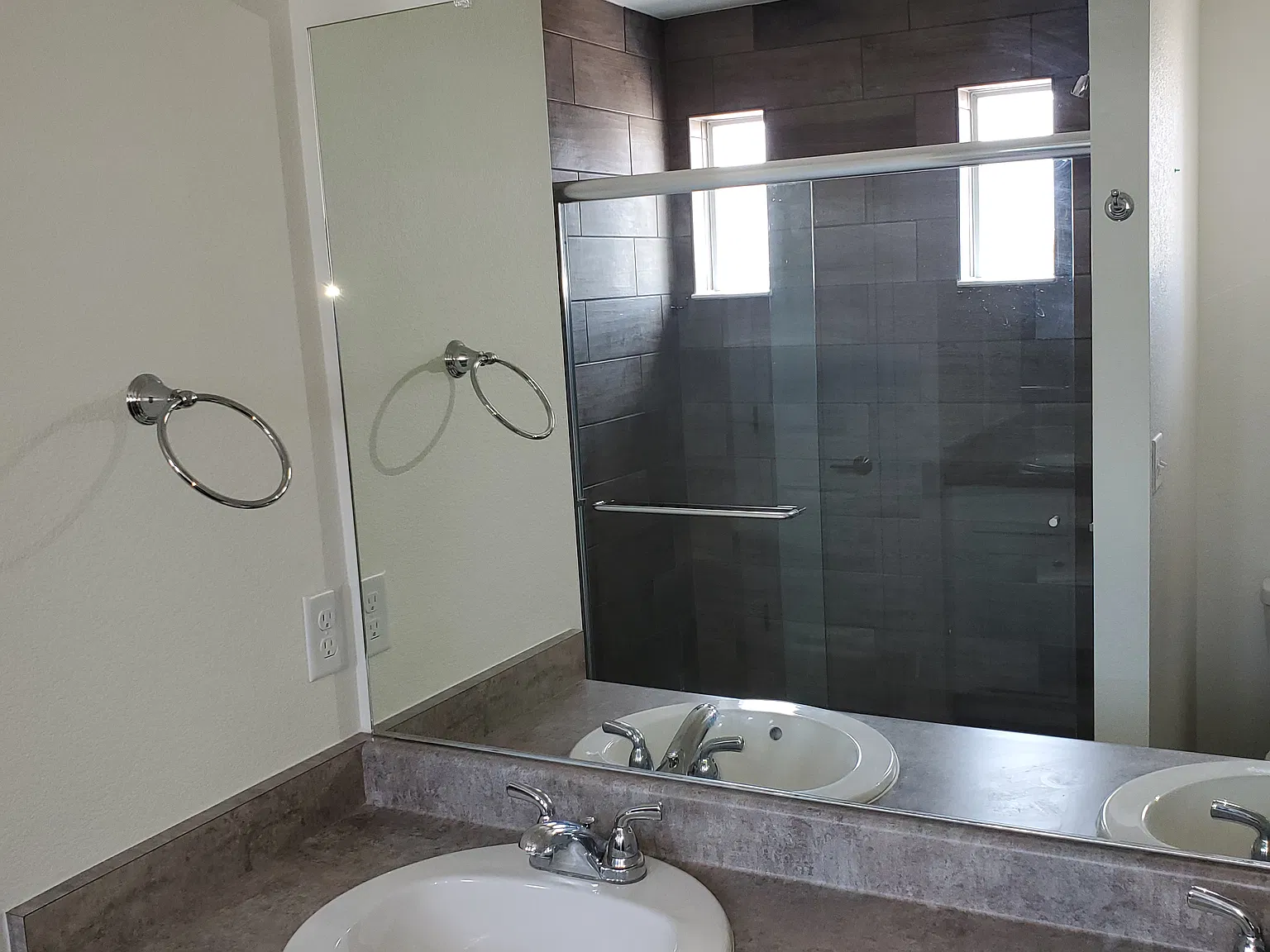 4 bed, 1932 sqft, $2,900 — Photo 2