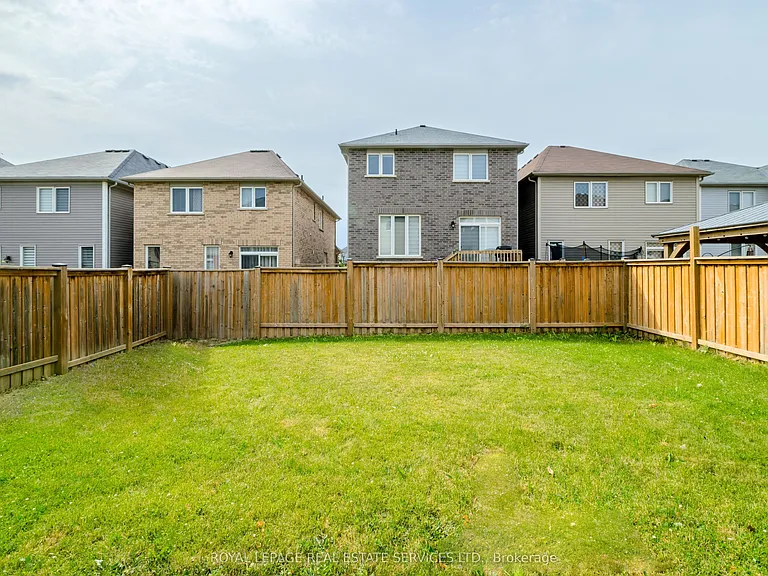 152 Munro Cir — Photo 2