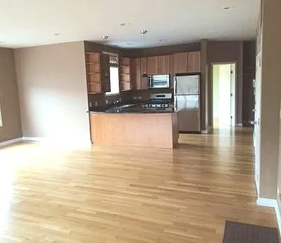 1150 N Hoyne Ave — Photo 3
