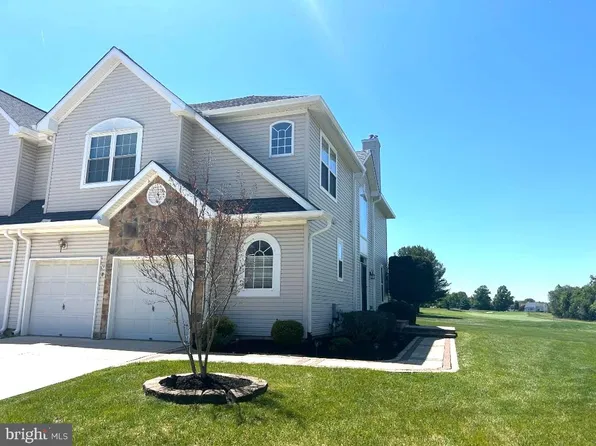 8 Saint Andrews Ct, Mount Holly, NJ 08060