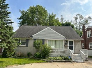 13121 W Eleven Mile Rd, Huntington Woods, MI 48070