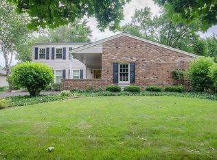 212 Pembroke Rd, Naperville, IL 60540