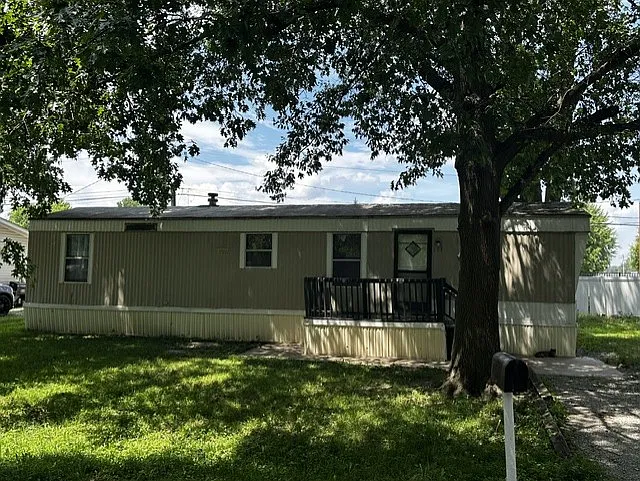111 Saint Ellen Dr — Photo 1