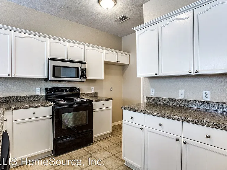 1512 Park Lane Dr — Photo 5