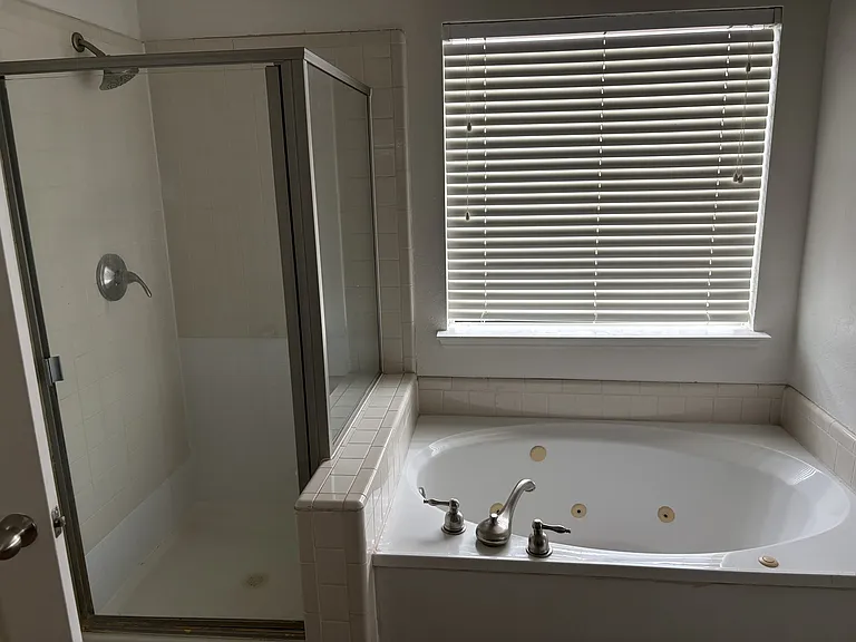 1415 Vanderbilt Ln — Photo 19