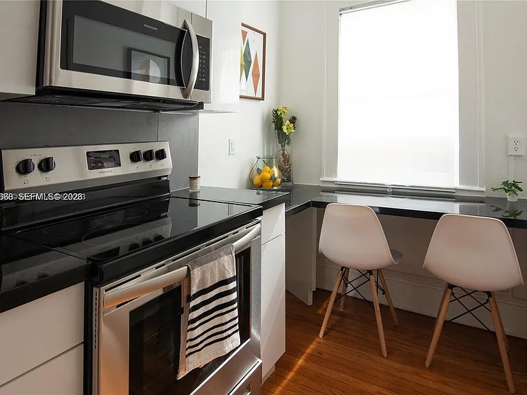 124 Mendoza Ave #9 — Photo 2