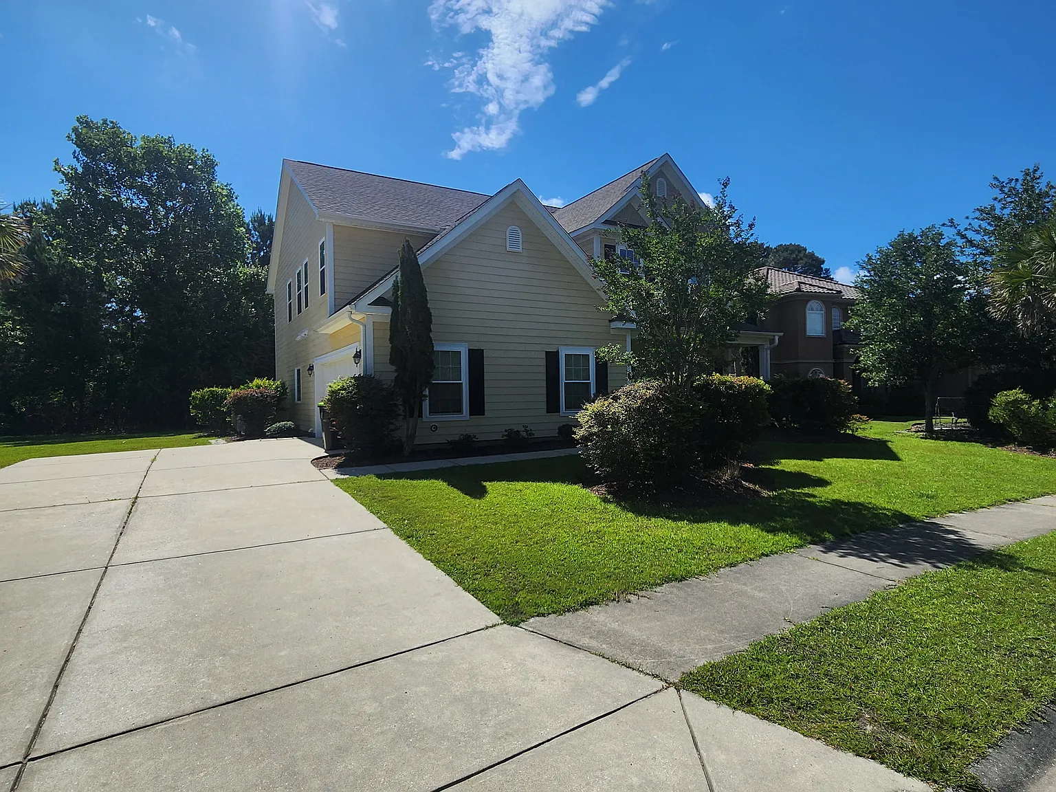 6 bed, 3.5 bath, 3350 sqft, $2,900 — Photo 2
