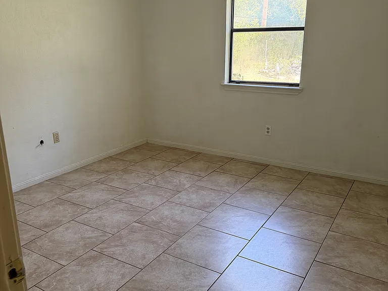 849 Michelle Dr — Photo 8
