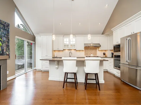 4055 Indian River Dr #22, North Vancouver, BC V7G 2R7