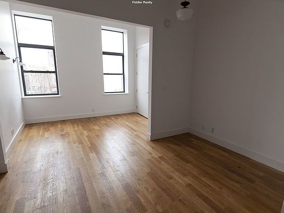 5th image of 950 Willoughby Ave #305A