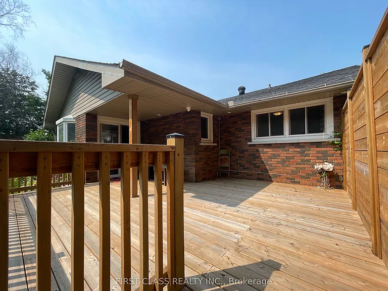 251 Scott Ave — Photo 28