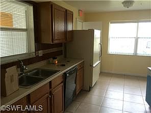 4th image of 1041 NE Pine Island Ln