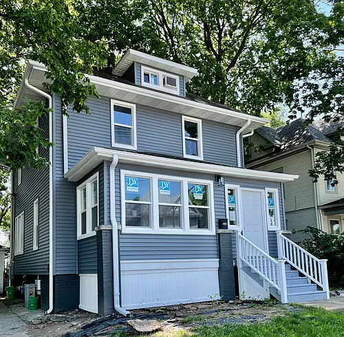 205 W John St Photo 1