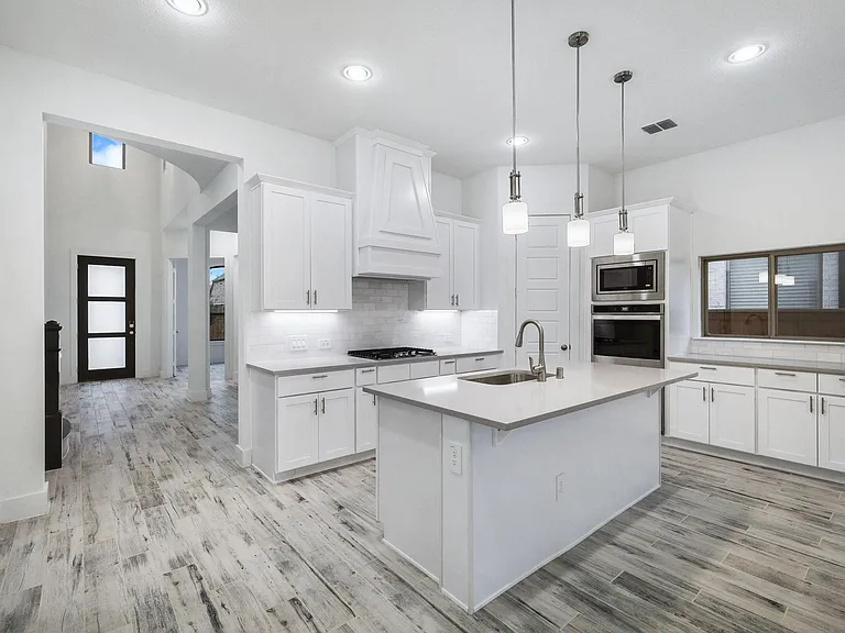 8218 Vitex Ave — Photo 11