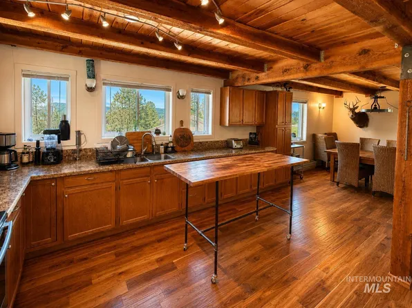 40 Atkin Ln, Cascade, ID 83611