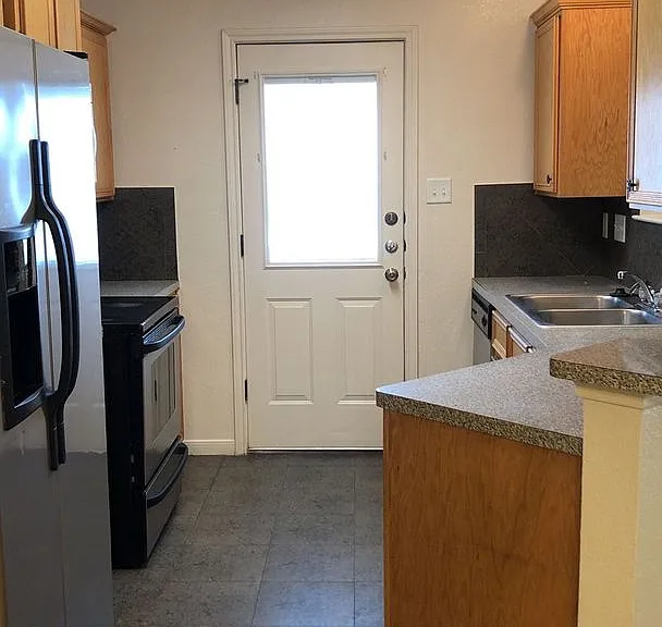 1409 Nicholas Cir #B — Photo 4