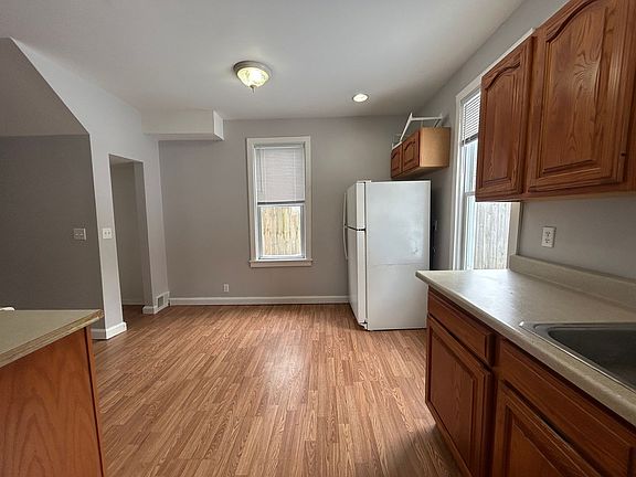 2nd image of 221 1/2 Grace St