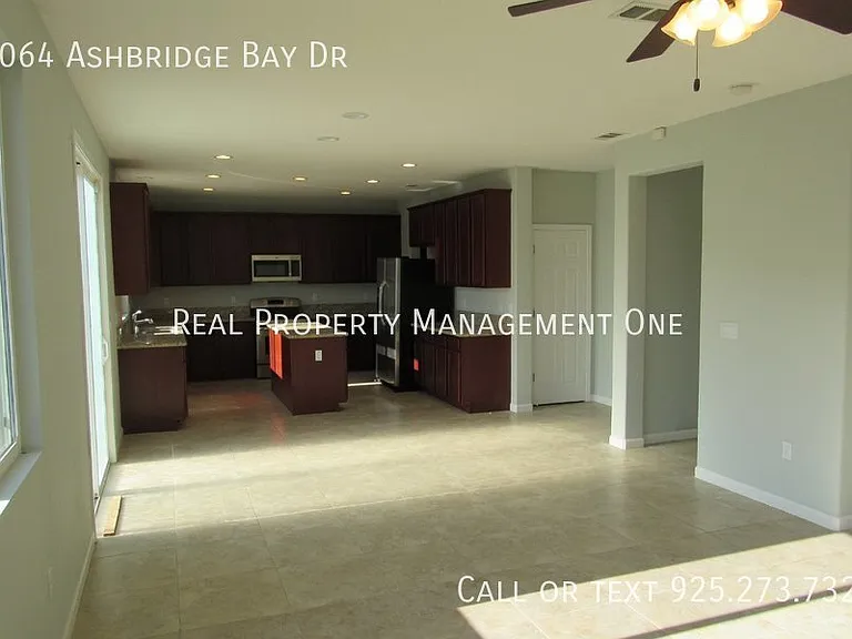 1064 Ashbridge Bay Dr — Photo 13