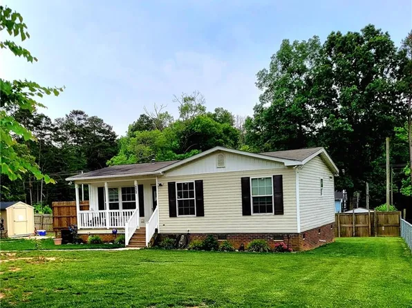 172 3rd Ave, New London, NC 28127
