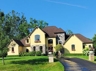 10860 Fossil Hill Dr, Whitmore Lake, MI 48189