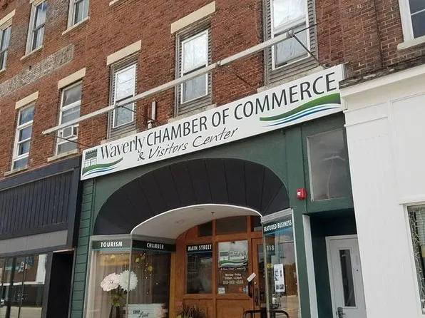 118 E Bremer Ave #201, Waverly, IA 50677