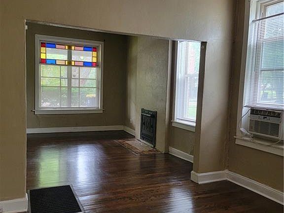 2nd image of 4014 Oak St