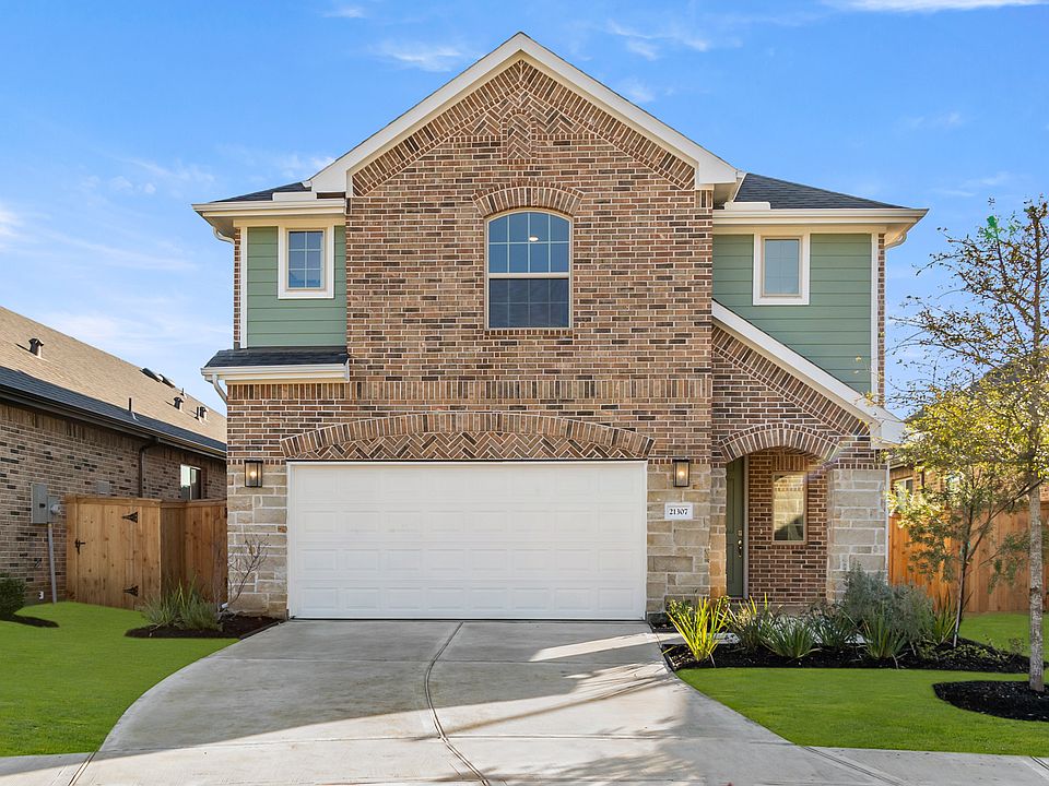21307 Catelonia Yew - Gladewater with Elevation U