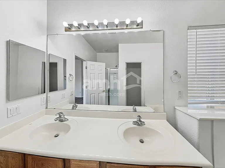 11621 W Lincoln St — Photo 11