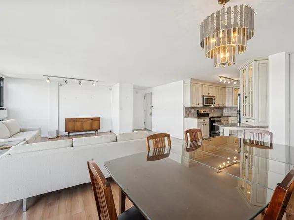 166-41 Powells Cove Boulevard image 10 of 32