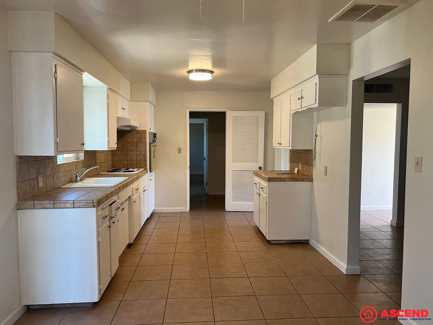 Charming 3-Bedroom Home with Spacious Layout in Northeast Bakersfield — Photo 3