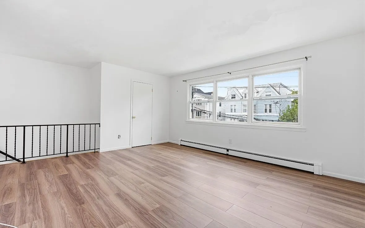 2 bed, 1.0 bath, $2,400 — Photo 3