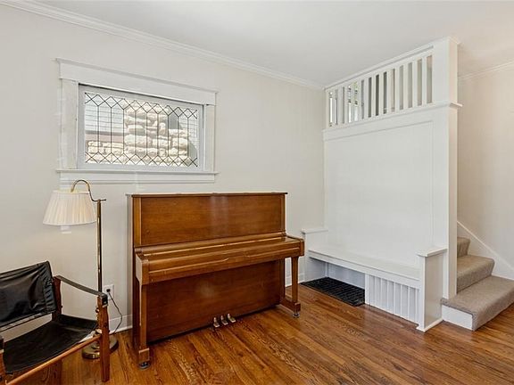 5th image of 4237 Kenwood Ave