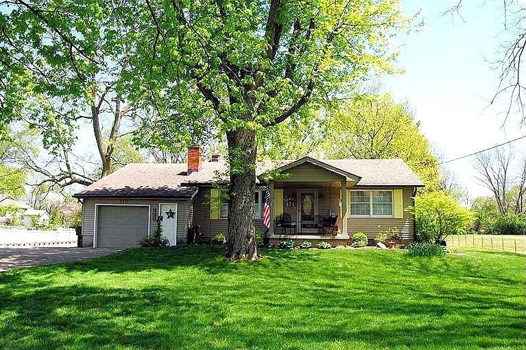 1st image of 380 Park Dr