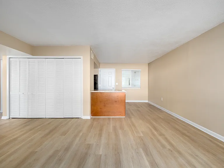 8372 Beacon Blvd — Photo 5