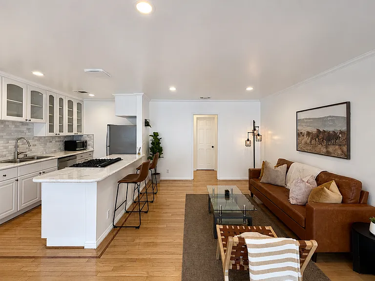 834 Lincoln Blvd #206 — Photo 2
